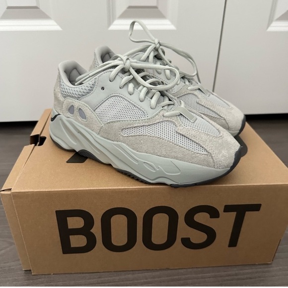 Yeezy Boost 700 in Salt - Picture 1 of 3